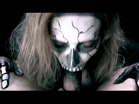 ❤️ 魔性の女、黒い口でチンコをしゃぶり、ザーメンを飲み込む。 ロシアポルノ ❌️❤