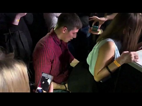 ❤️ ロシアのナイトクラブでリアルセックス。18歳のロシア人少女がナイトクラブで肛門と膣を犯される ロシアポルノ ❌️❤