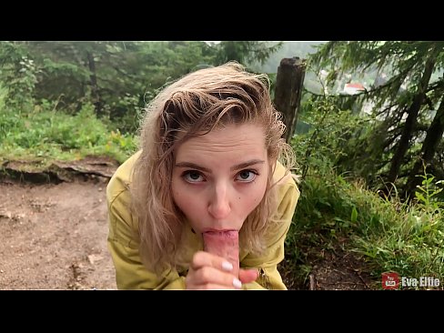 ❤️ 公開フェラチオの後、ザーメンを飲み込む少女 - エヴァ・エルフィ ロシアポルノ ❌️❤